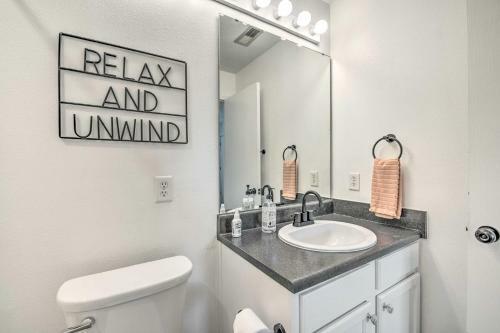 Apartamento Top-floor Unit With Balcony About 2 Mi To 76 Strip!