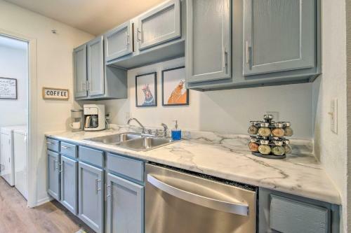 Apartamento Top-floor Unit With Balcony About 2 Mi To 76 Strip!
