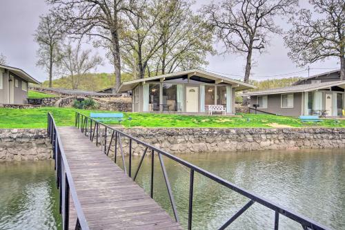 Lakefront Resort Cottage With Patio And Grill!