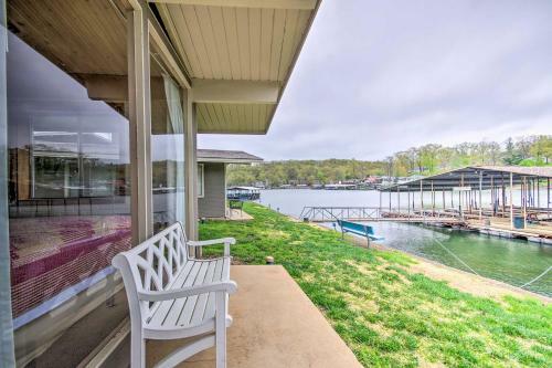 Lakefront Resort Cottage With Patio And Grill!