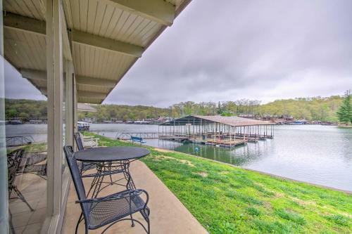 Lakefront Resort Cottage With Patio And Grill!