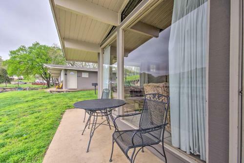 Lakefront Resort Cottage With Patio And Grill!