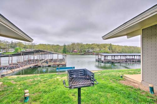 Lakefront Resort Cottage With Patio And Grill!