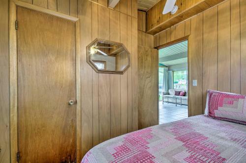 Lakefront Resort Cottage With Patio And Grill!