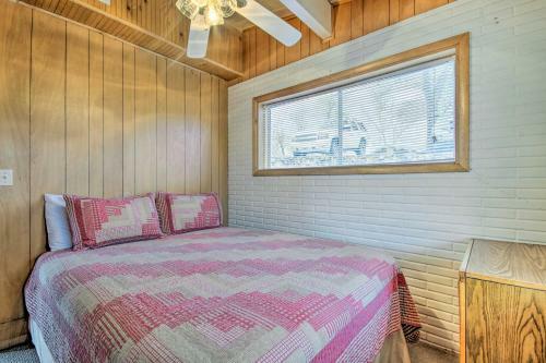 Lakefront Resort Cottage With Patio And Grill!