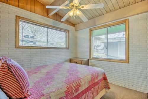 Lakefront Resort Cottage With Patio And Grill!