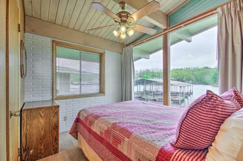 Lakefront Resort Cottage With Patio And Grill!