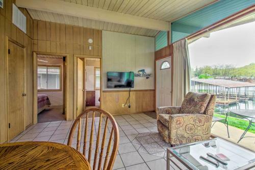 Lakefront Resort Cottage With Patio And Grill!