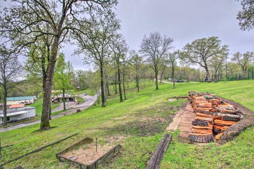 Lakefront Resort Cottage With Patio And Grill!