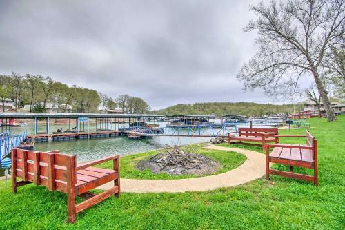Lakefront Resort Cottage With Patio And Grill!