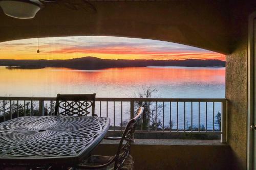 Apartamento Chic Hollister Condo With Table Rock Lake View!