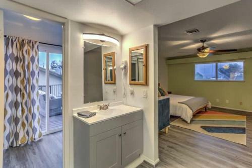 Desert Oasis Las Vegas - Pool, 5 Bedrooms, 9 Beds