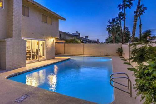 Desert Oasis Las Vegas - Pool, 5 Bedrooms, 9 Beds