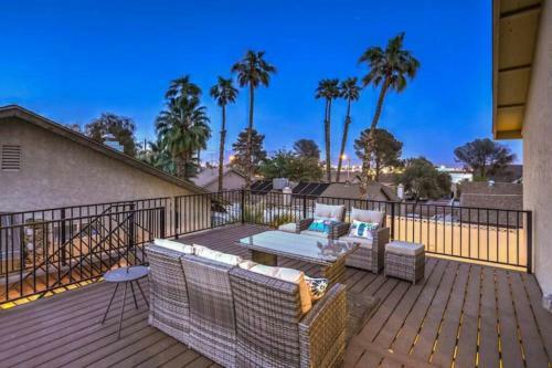 Desert Oasis Las Vegas - Pool, 5 Bedrooms, 9 Beds