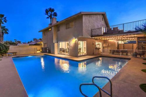 Desert Oasis Las Vegas - Pool, 5 Bedrooms, 9 Beds
