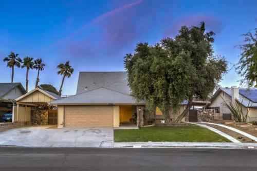 Desert Oasis Las Vegas - Pool, 5 Bedrooms, 9 Beds