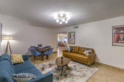 Desert Oasis Las Vegas - Pool, 5 Bedrooms, 9 Beds