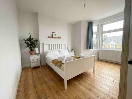 Bright & Spacious Edwardian Townhouse With Garden