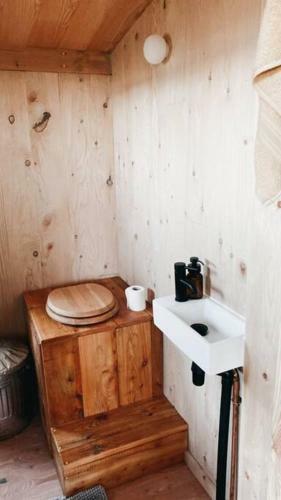 Secluded Off-grid Cabin In Easy Reach Of Edinburgh