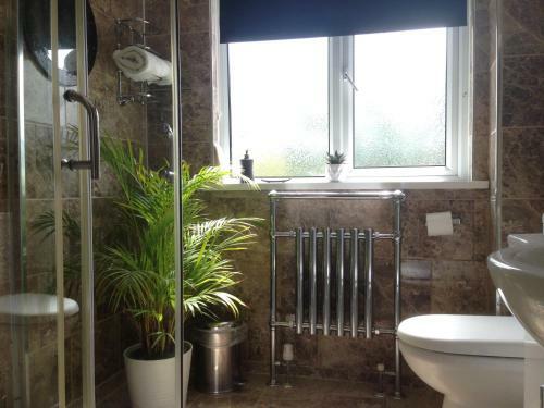 Hostal ** Special Offer ** Half Price - Book Your Double Room With Us Now