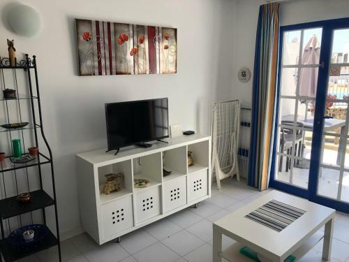 Casa Eef - One Bedroom Apartment Close To The Beach With A Communal Pool