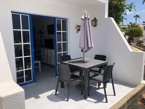 Casa Eef - One Bedroom Apartment Close To The Beach With A Communal Pool