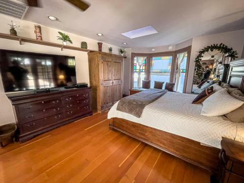 Spacious Downtown Jacksonville Studio! Hidden Gem
