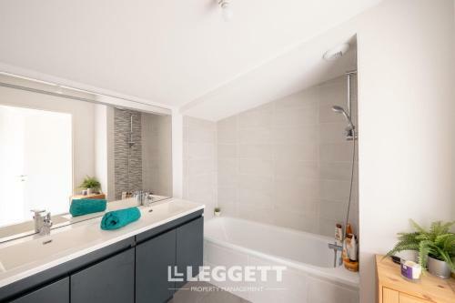 Nice Duplex Apartment With Garden And Terrace For 6 Persons