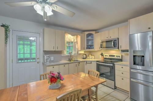 Forested Tamassee Escape With Screened Porch!