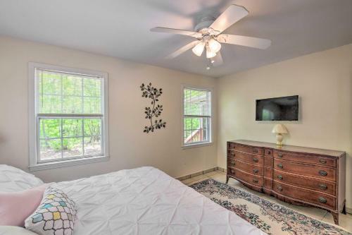 Forested Tamassee Escape With Screened Porch!