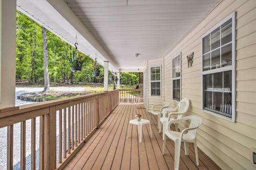 Forested Tamassee Escape With Screened Porch!