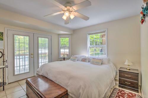 Forested Tamassee Escape With Screened Porch!