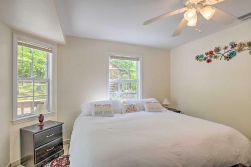Forested Tamassee Escape With Screened Porch!