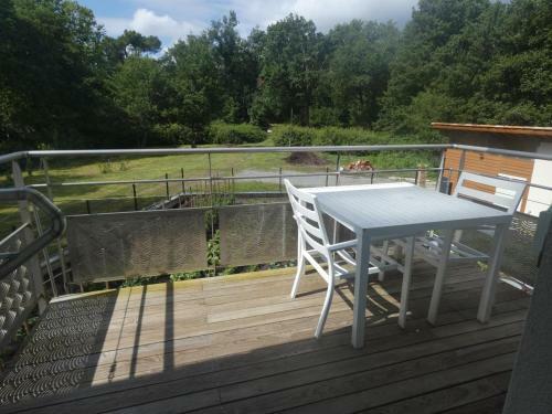 G�te L�on, 3 Pi�ces, 4 Personnes - Fr-1-360-709