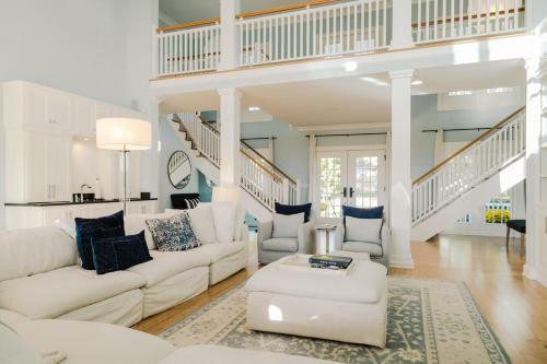 The Above Lakeside Retreat Nashville