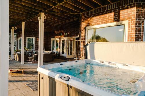 The Above Lakeside Retreat Nashville