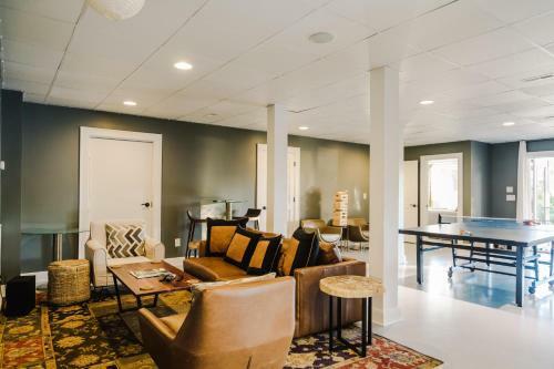 The Above Lakeside Retreat Nashville