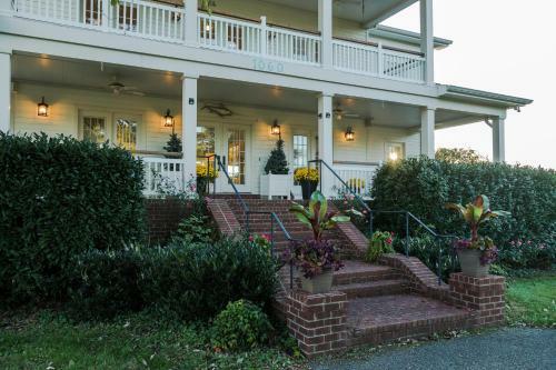 The Above Lakeside Retreat Nashville