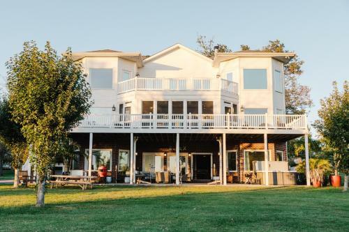 The Above Lakeside Retreat Nashville