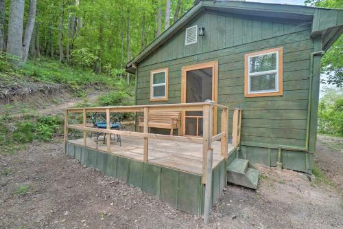 Wooded Cottage With Fire Pit And Forest Views!