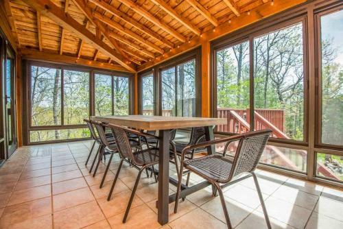 Hawk's View Cabin