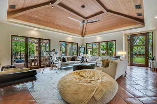 The Above Crown Jewel On Lake Austin