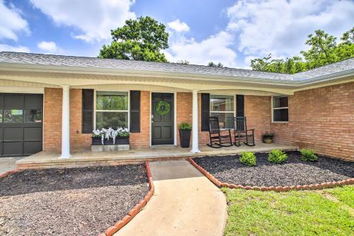 Spacious Brenham Home With Game Room And Fire Pit