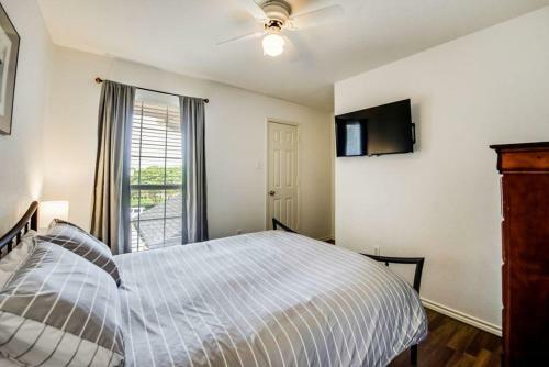 New Beautiful And Shaded Back Yard Tvs In Every Bedroom