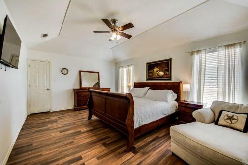 New Beautiful And Shaded Back Yard Tvs In Every Bedroom