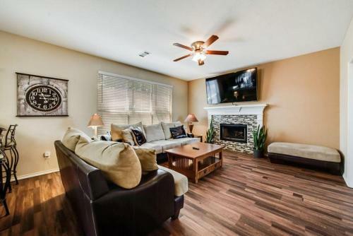 New Beautiful And Shaded Back Yard Tvs In Every Bedroom