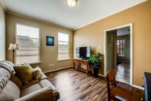 New Beautiful And Shaded Back Yard Tvs In Every Bedroom