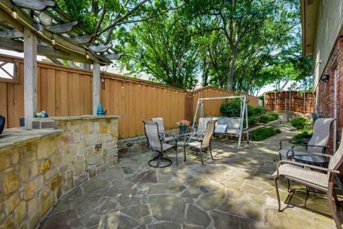 New Beautiful And Shaded Back Yard Tvs In Every Bedroom