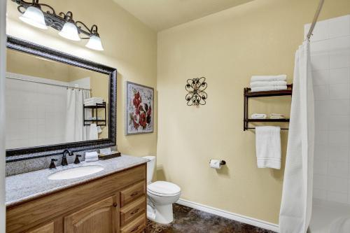 Cozi Cottage With Hot Tub! - 2 Min To Wineries!