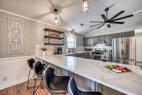 Wow! Exceptional House With Inviting Fire Pit!